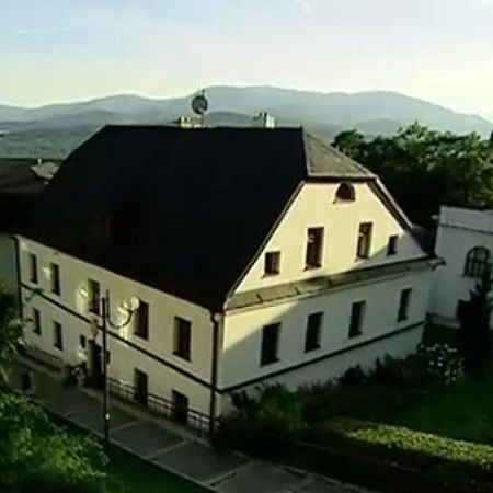 Apartmá v Rodném domě Vincenze Priessnitze v centru lázní Jeseník Extérieur photo